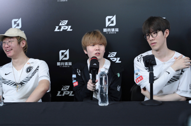 赛场上崭露 赛场上崭露