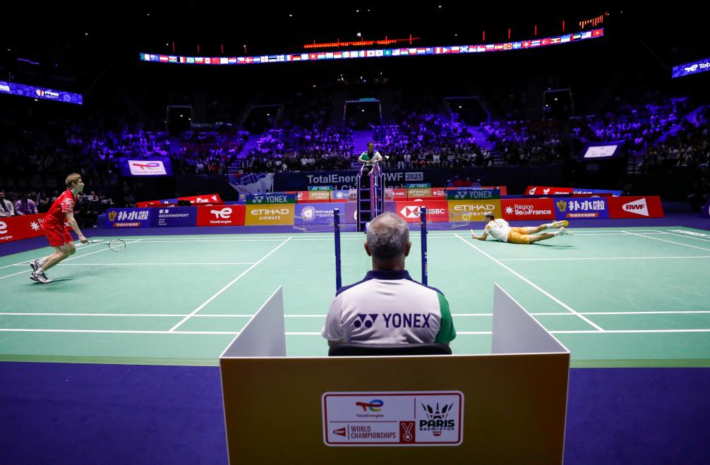 后者一脚抽 后者一脚抽